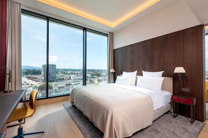 Room 15 of 135