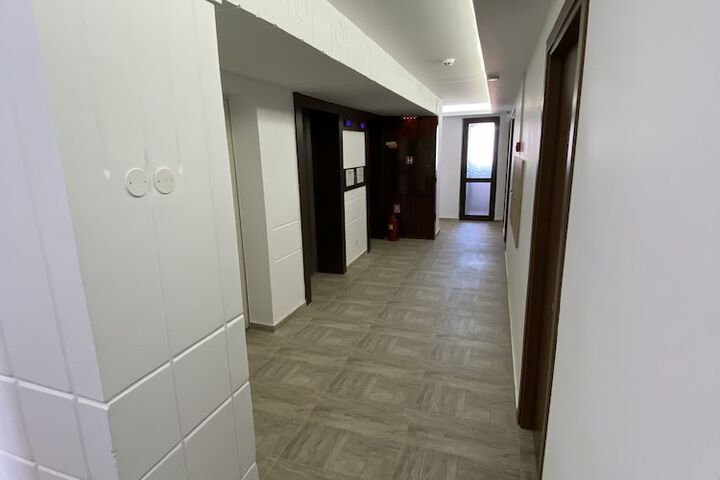Room 11 of 27