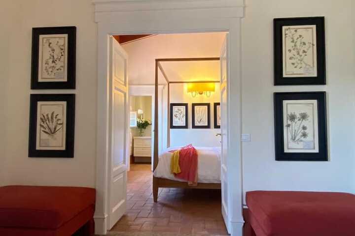 Room 15 of 98