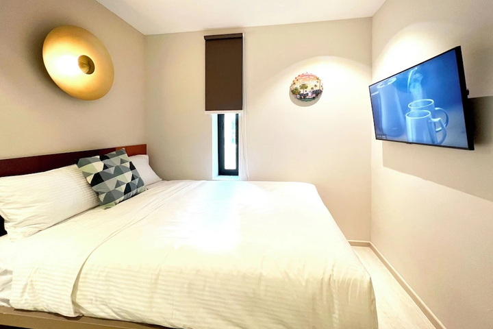 Room 2 of 18