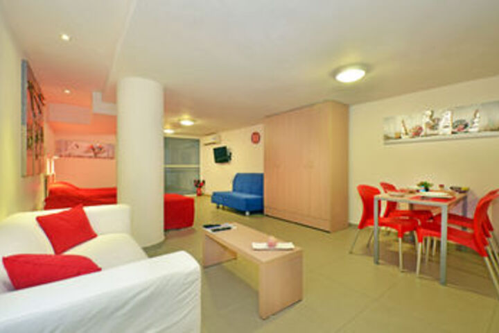 Room 13 of 17