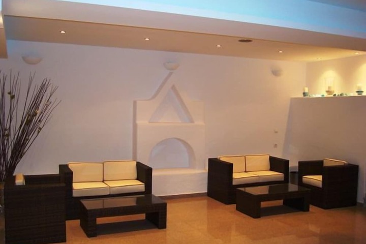 Entrance & Lobby