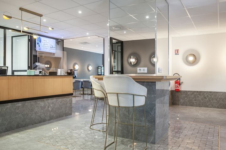 Entrance & Lobby