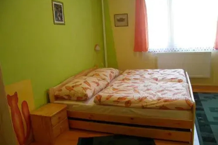 Room 5 of 7