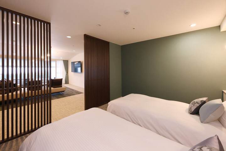 Room 34 of 62