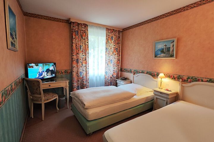 Room 14 of 32