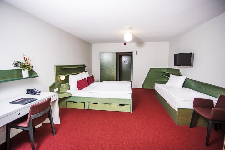 Room 11 of 31