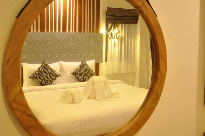Room 12 of 77