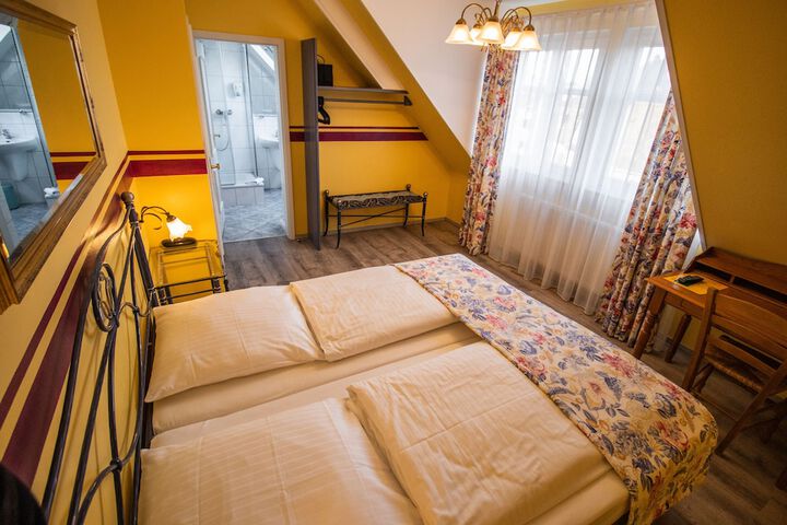 Room 17 of 48
