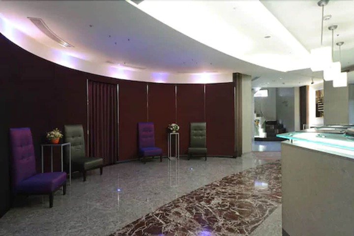 Entrance & Lobby