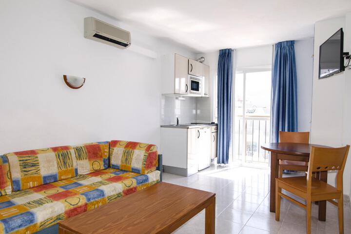 Room 4 of 9