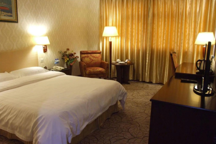 Room 4 of 25