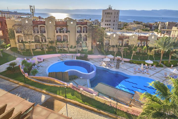 Hotel Pool