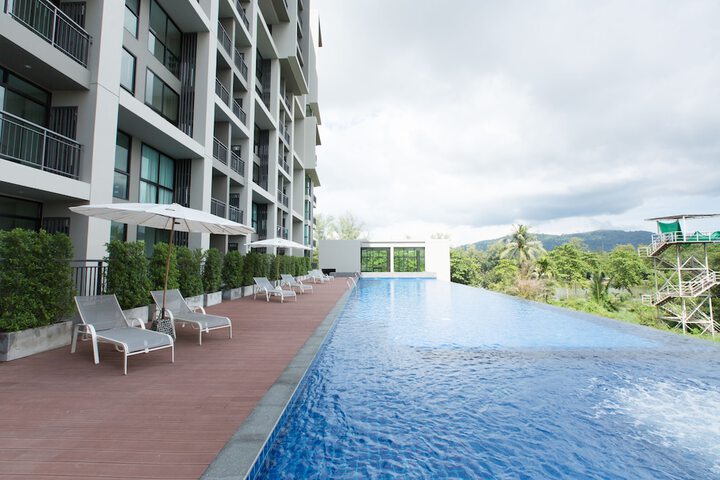 Hotel Pool