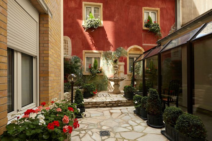 Hotel Exterior 34 of 42