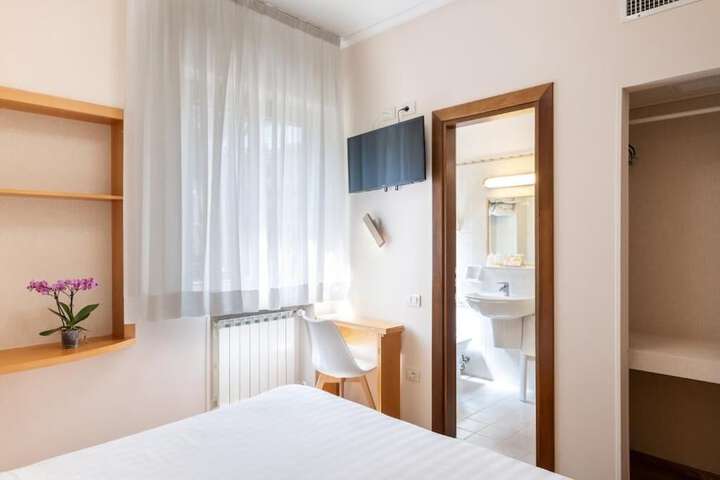 Room 54 of 90