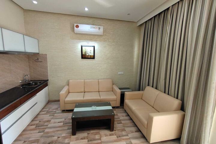 Room 12 of 19