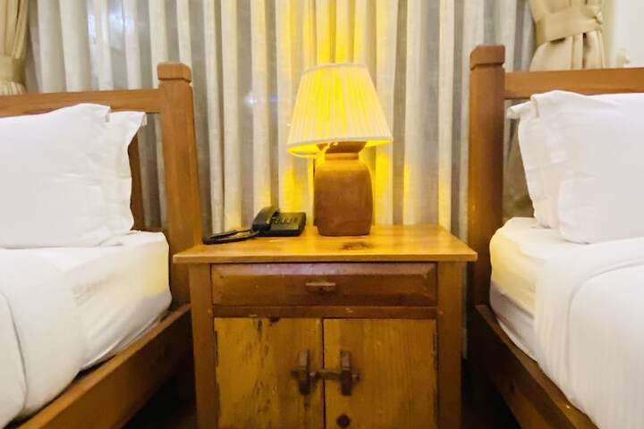 Room 43 of 214