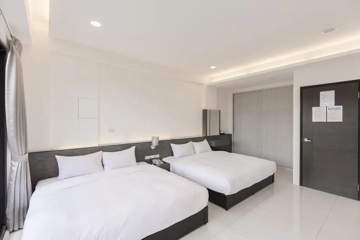Room 3 of 10