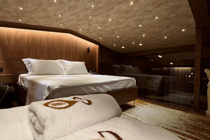 Room 2 of 55