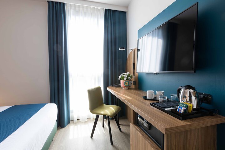 Room 14 of 49