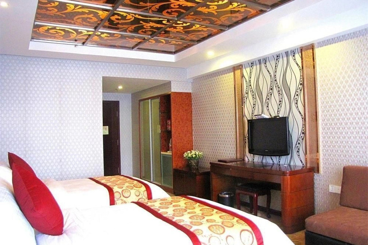 Room 6 of 8