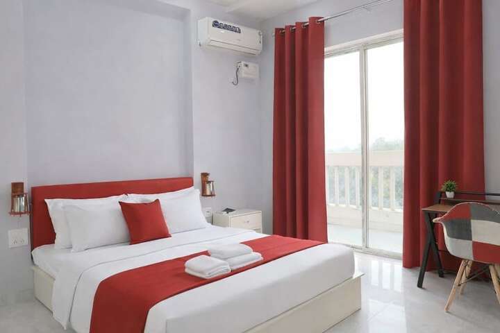 Room 2 of 20