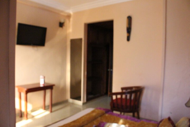 Room 14 of 33