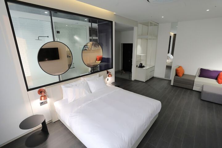 Room 5 of 14