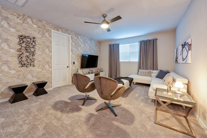 Room 21 of 43
