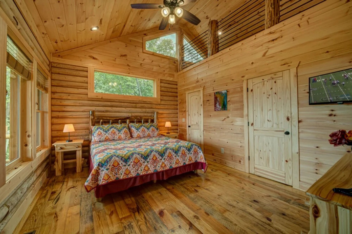 Room 4 of 32