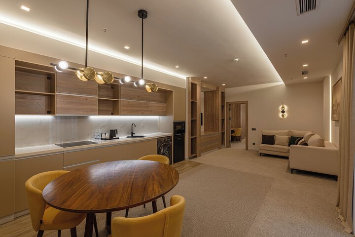 Room 4 of 43
