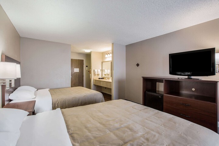 Exterior Queen Bed (8 of 15)