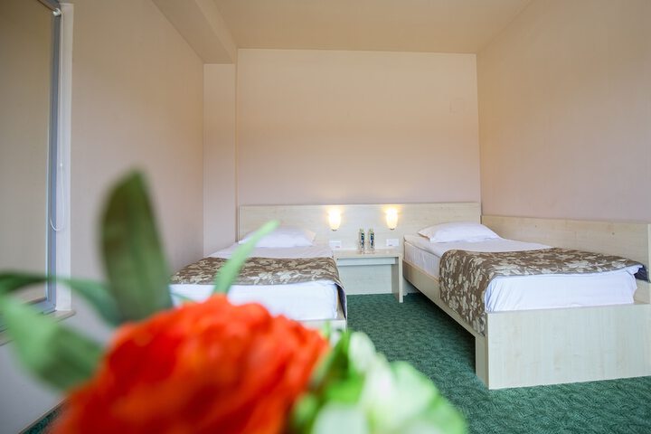 Room 8 of 27