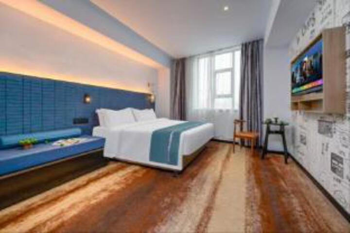 Room 9 of 9
