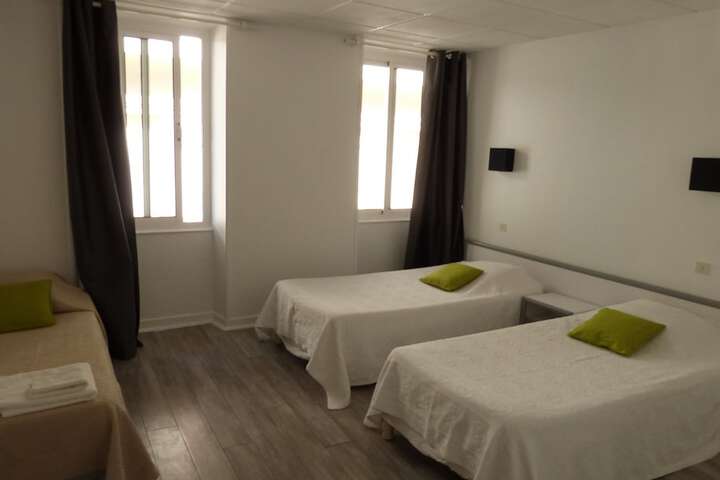 Room 4 of 40