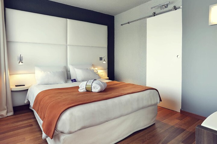 Room 9 of 28