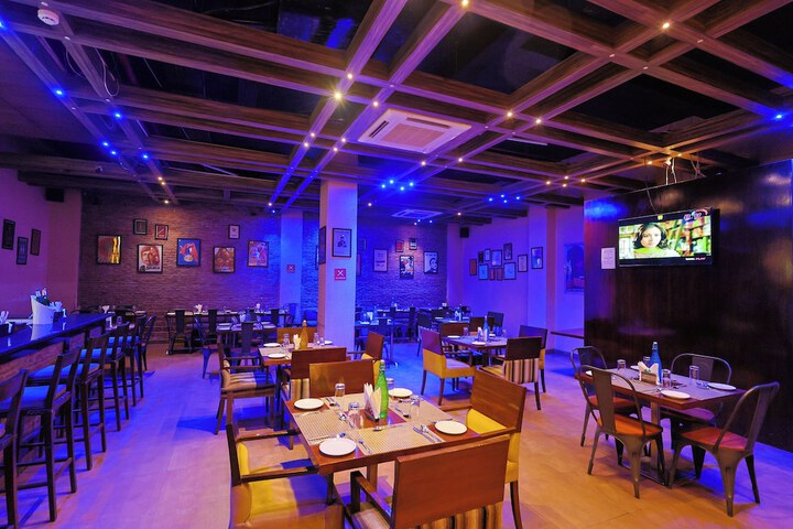 Lounge 75 of 92