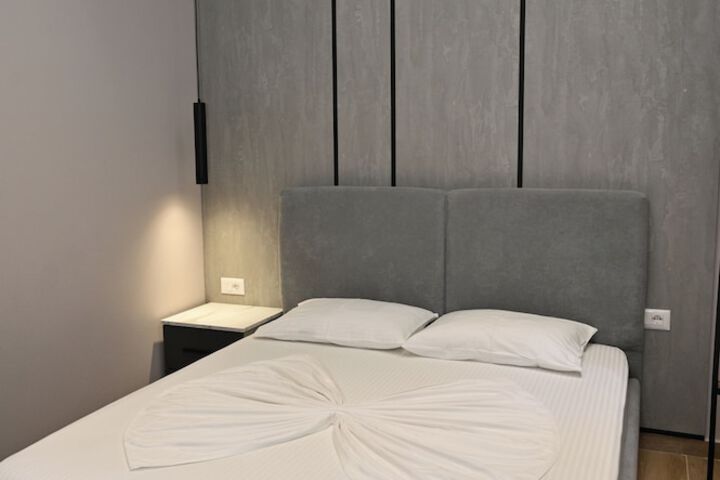 Room 8 of 34