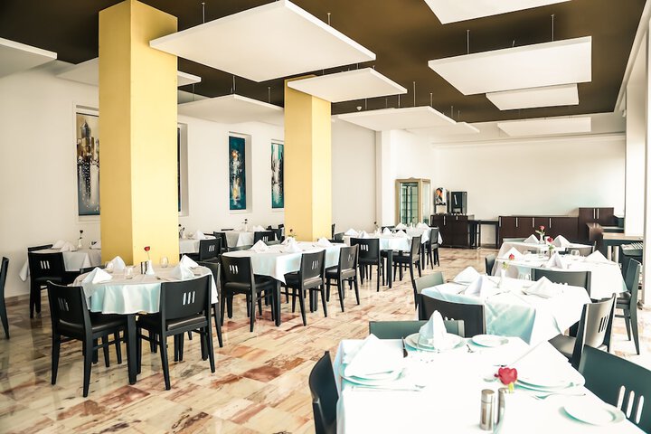 Dining 103 of 147