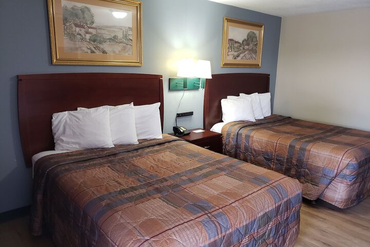 2 Queen Beds (6 of 11)