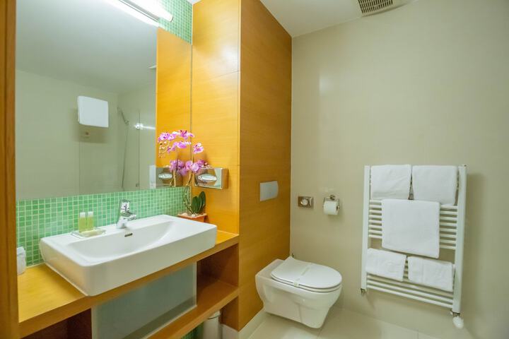 Room 15 of 24