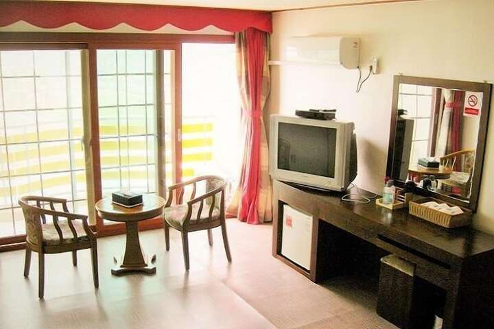 Room 8 of 15
