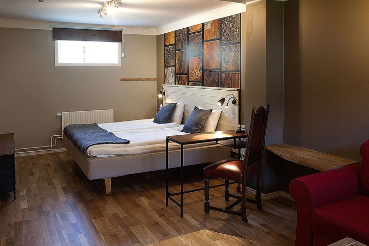 Room 3 of 64