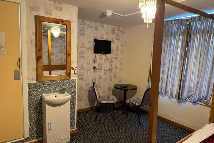 Room 30 of 156