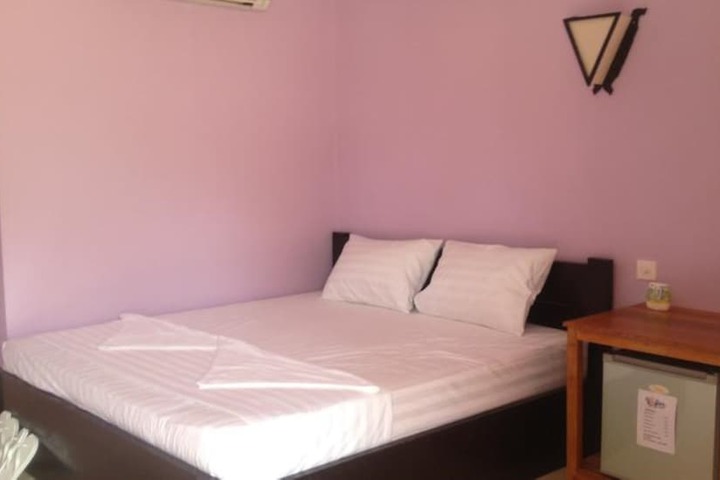 Room 8 of 37