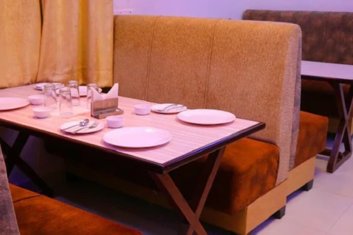 Dining 7 of 9