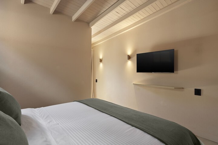 Room 11 of 73