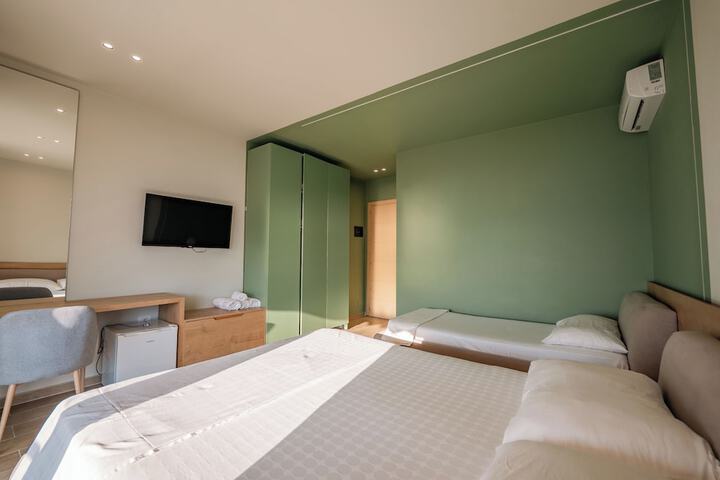 Room 6 of 96