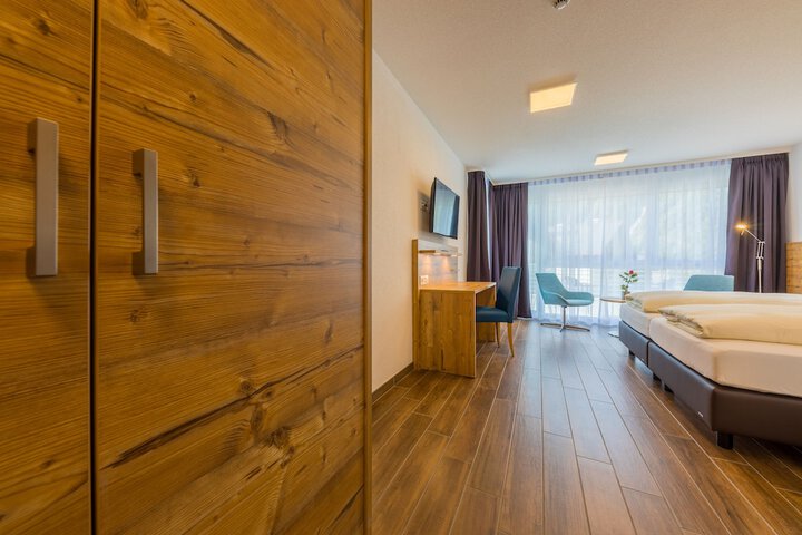 Room 13 of 87